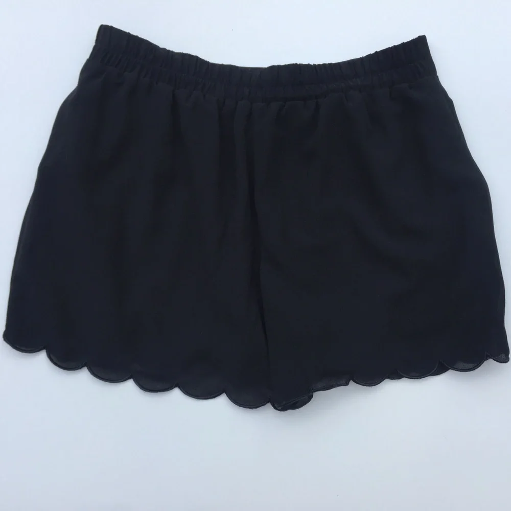 BLACK Scalloped Hem Dressy Pleated Pull On Shorts Sz S